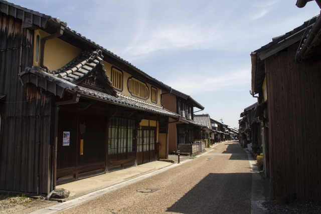 古い木造住宅の町並み